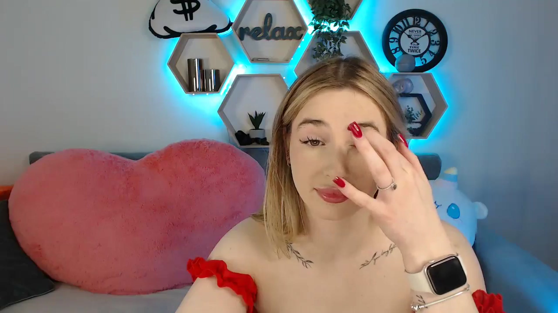 Gallery image thumbnail from SabrinaViolet's myfreecams stream on, 05/26/2025, 10:58 image 14 of 20