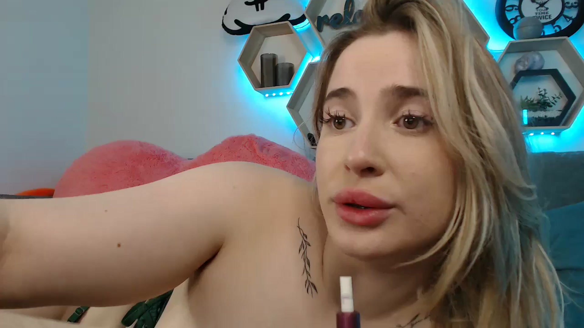 Gallery image thumbnail from SabrinaViolet's myfreecams stream on, 05/27/2025, 13:16 image 9 of 20