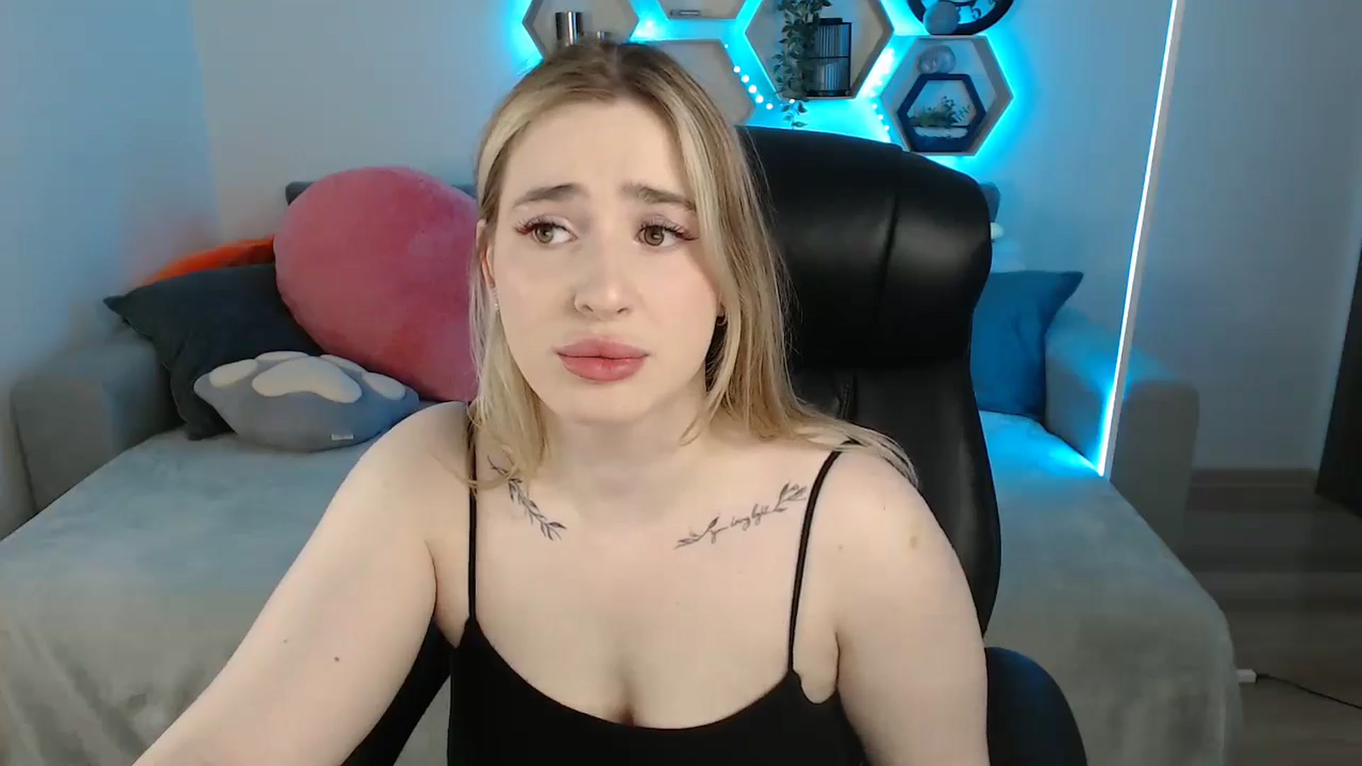 Gallery image thumbnail from SabrinaViolet's myfreecams stream on, 05/28/2025, 09:50 image 4 of 20