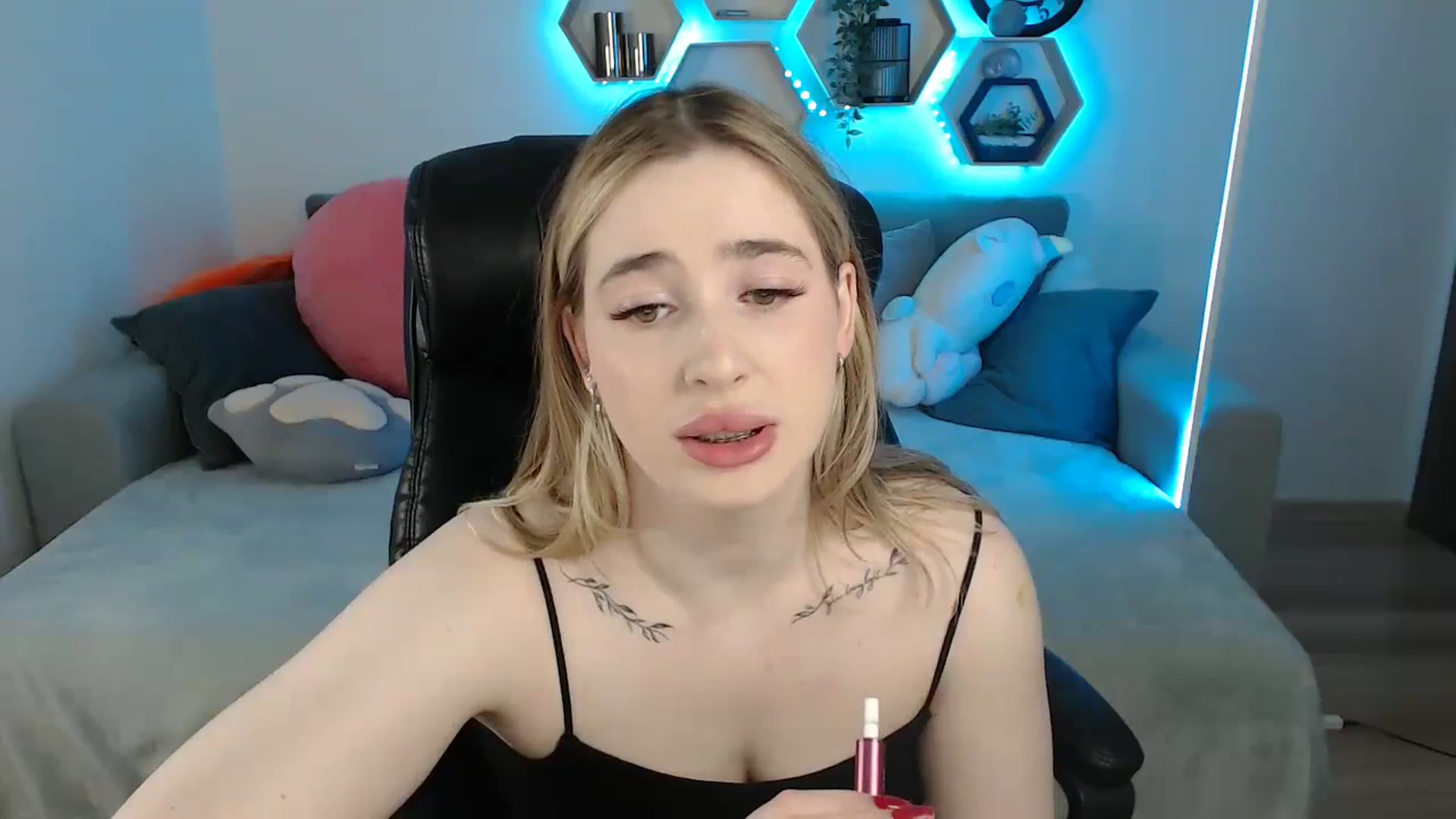 Gallery image thumbnail from SabrinaViolet's myfreecams stream on, 05/28/2025, 09:50 image 13 of 20