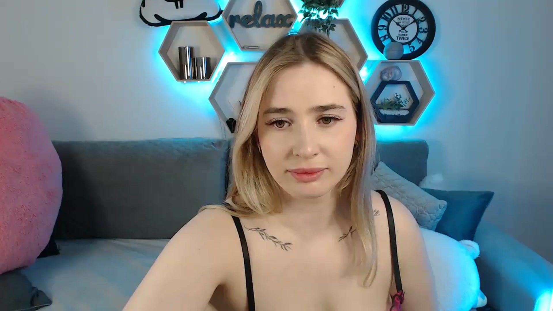 Gallery image thumbnail from SabrinaViolet's myfreecams stream on, 05/28/2025, 12:11 image 11 of 20