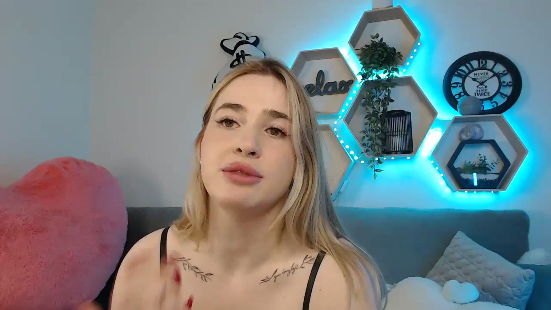 Gallery image thumbnail from SabrinaViolet's myfreecams stream on, 05/28/2025, 13:02 image 11 of 20