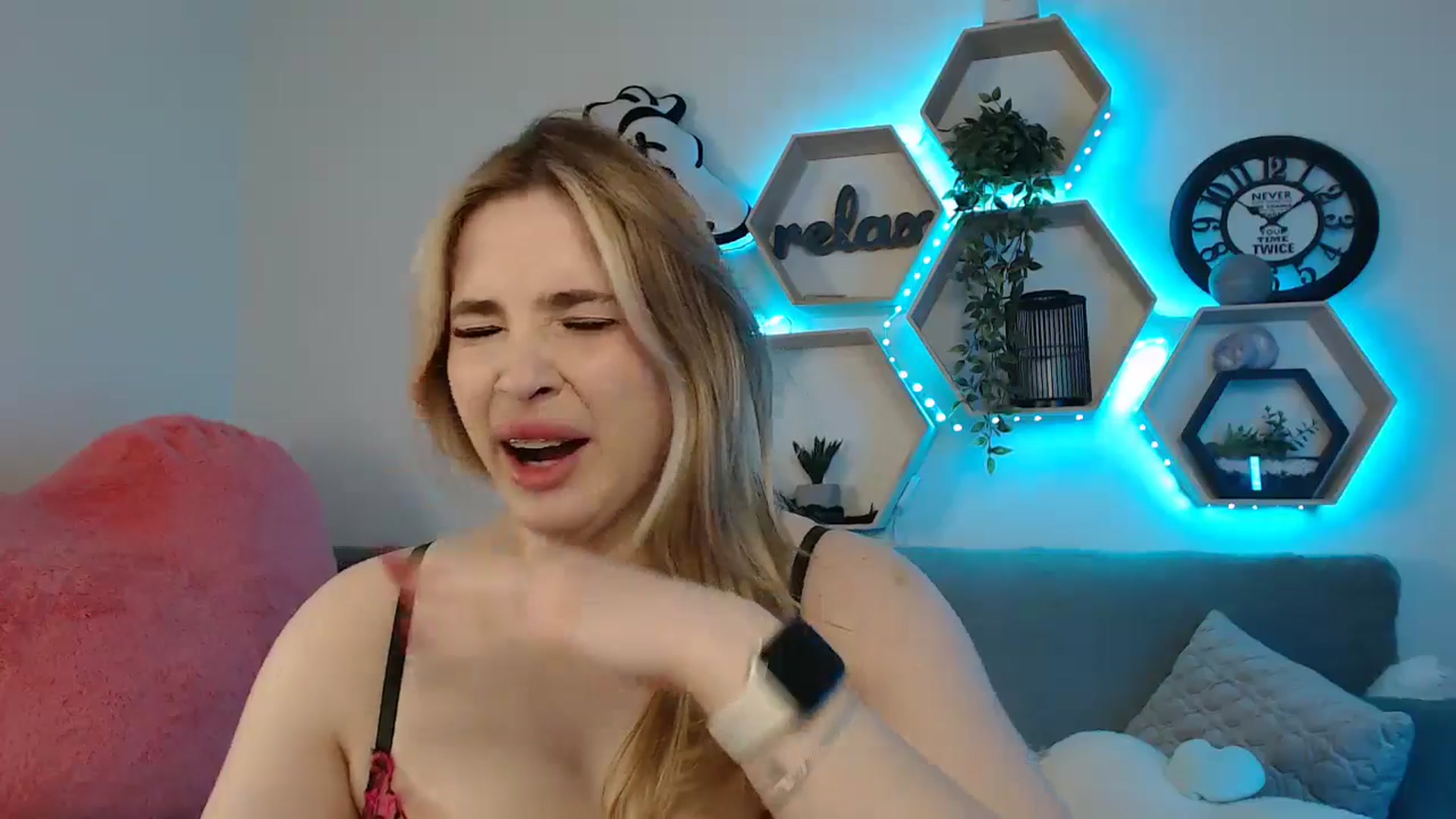 Gallery image thumbnail from SabrinaViolet's myfreecams stream on, 05/28/2025, 13:02 image 6 of 20
