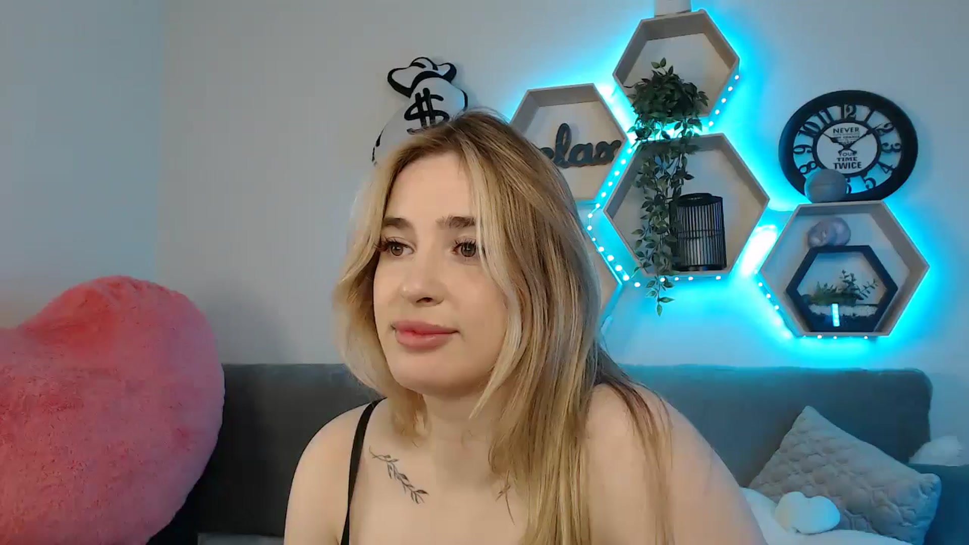 Gallery image thumbnail from SabrinaViolet's myfreecams stream on, 05/28/2025, 13:02 image 5 of 20