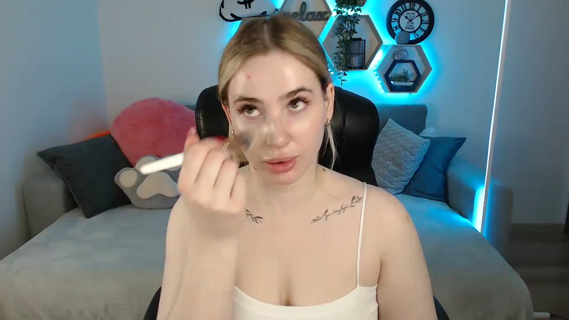 Gallery image thumbnail from SabrinaViolet's myfreecams stream on, 05/30/2025, 08:25 image 2 of 20