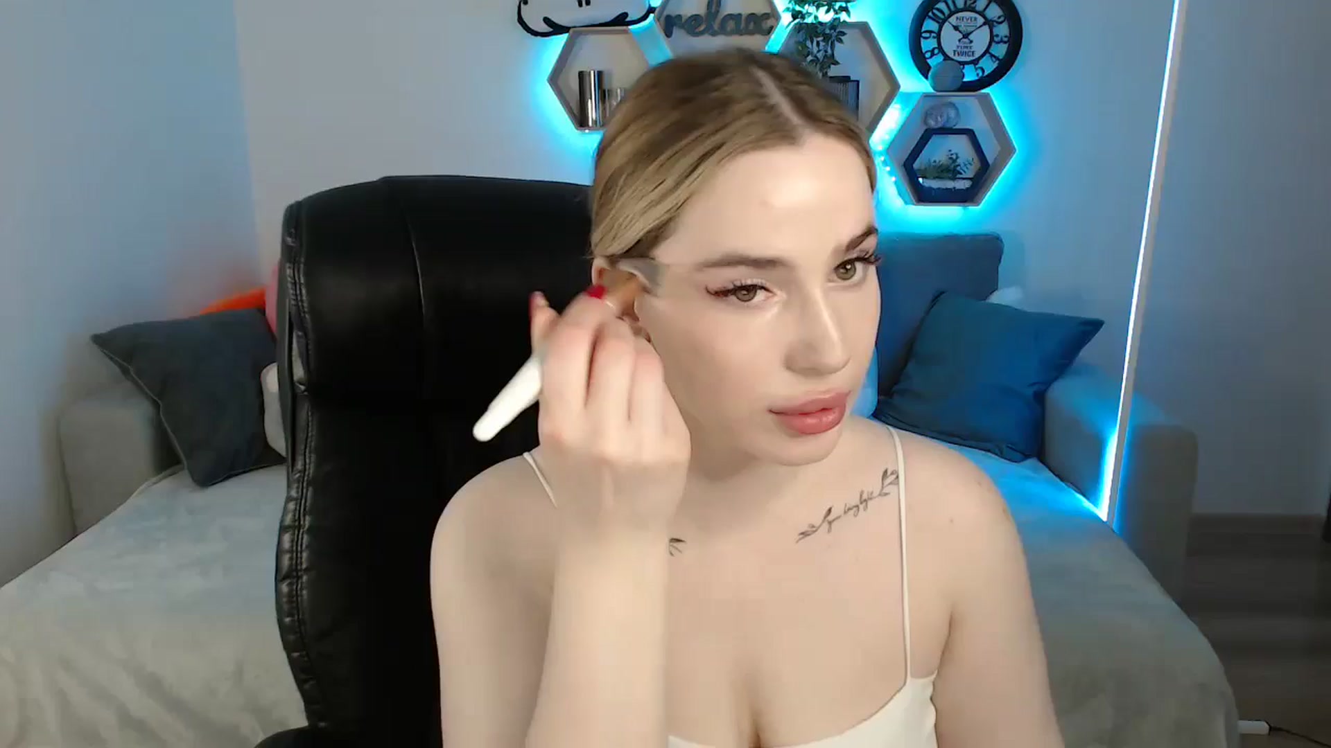Gallery image thumbnail from SabrinaViolet's myfreecams stream on, 05/31/2025, 08:48 image 1 of 20