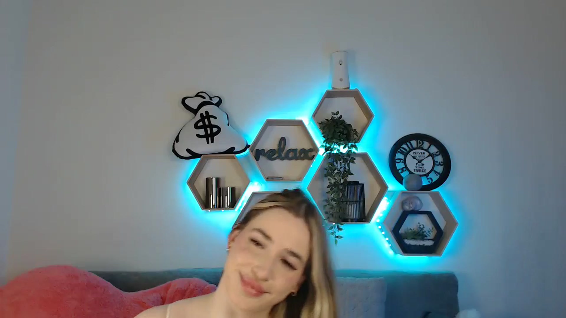Gallery image thumbnail from SabrinaViolet's myfreecams stream on, 05/31/2025, 08:48 image 11 of 20
