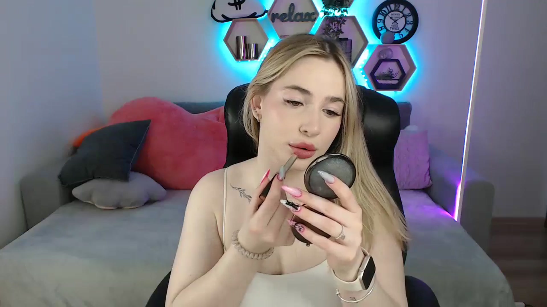 Gallery image thumbnail from SabrinaViolet's myfreecams stream on, 06/01/2025, 09:18 image 5 of 20