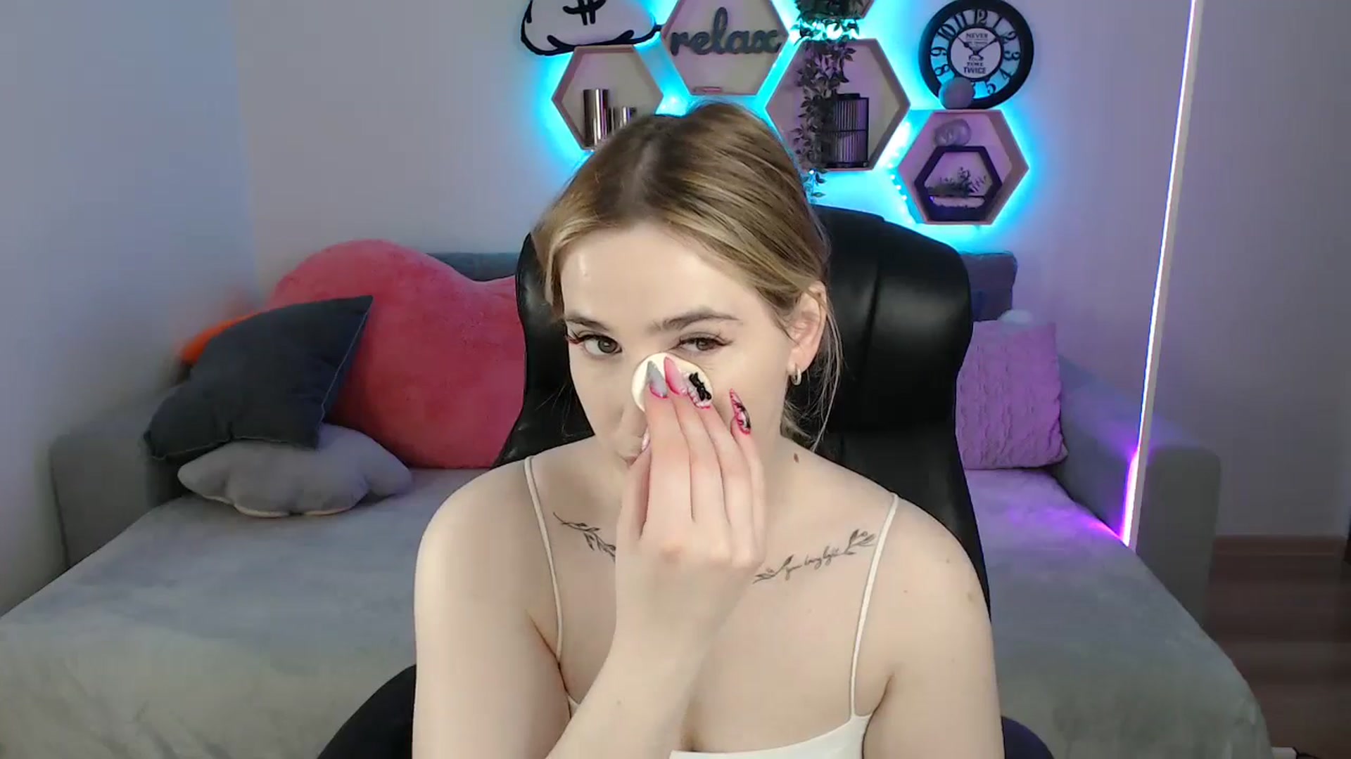 Gallery image thumbnail from SabrinaViolet's myfreecams stream on, 06/01/2025, 09:18 image 3 of 20