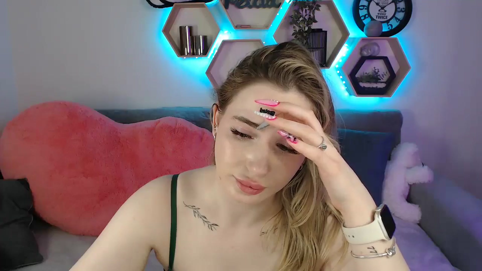 Gallery image thumbnail from SabrinaViolet's myfreecams stream on, 06/02/2025, 13:56 image 5 of 20