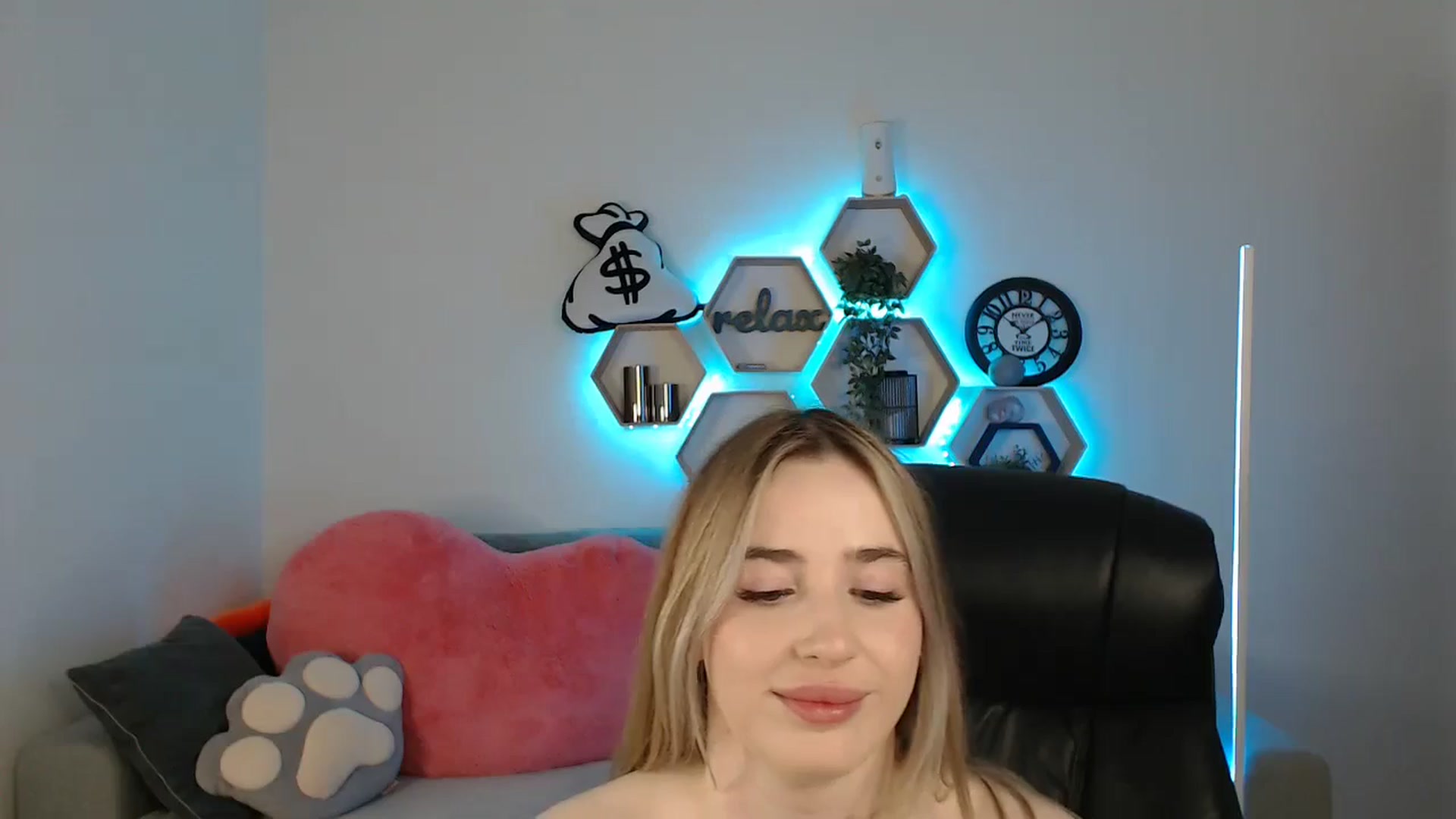 Gallery image thumbnail from SabrinaViolet's myfreecams stream on, 06/04/2025, 09:16 image 13 of 20