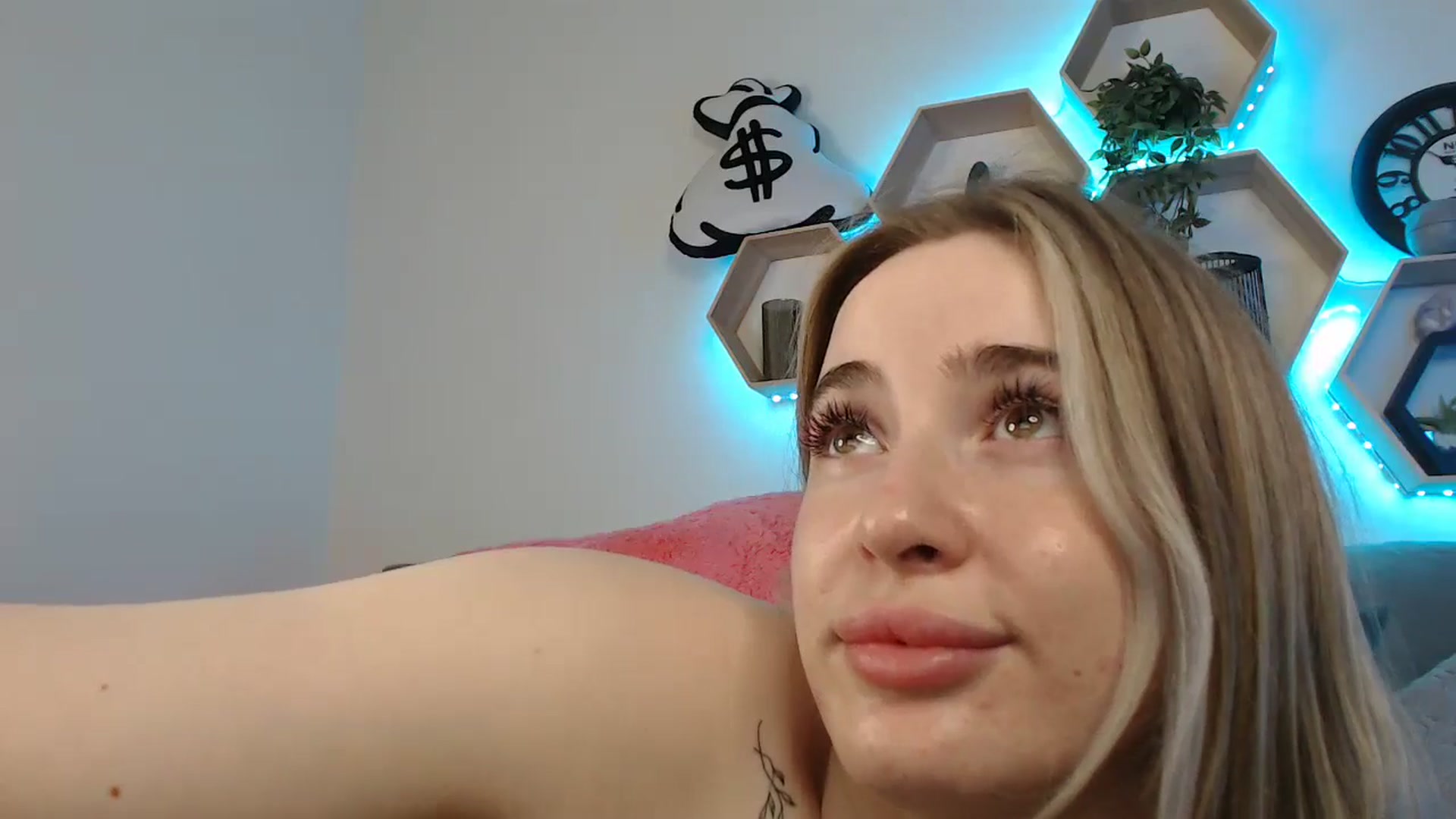 Gallery image thumbnail from SabrinaViolet's myfreecams stream on, 06/06/2025, 08:51 image 7 of 20