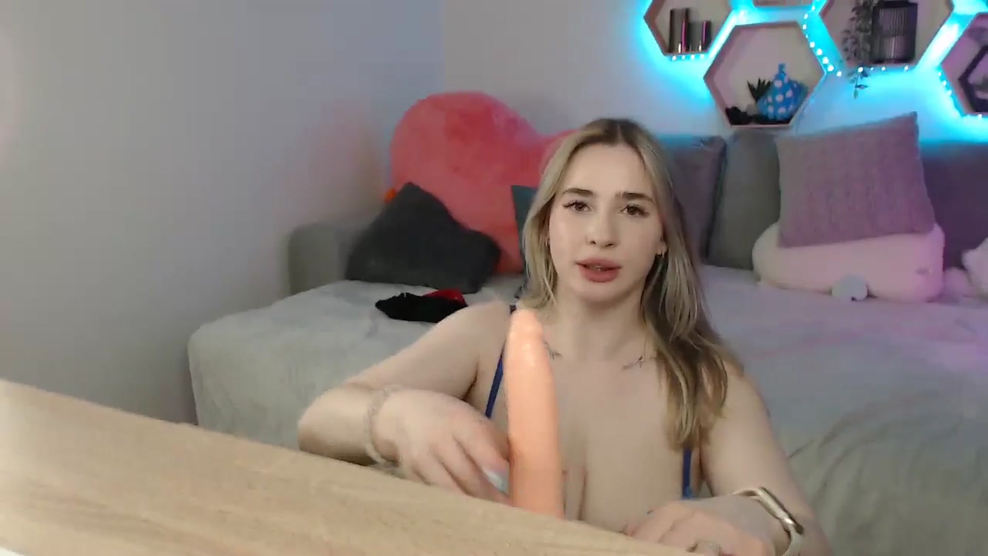 Gallery image thumbnail from SabrinaViolet's myfreecams stream on, 06/07/2025, 13:45 image 20 of 20