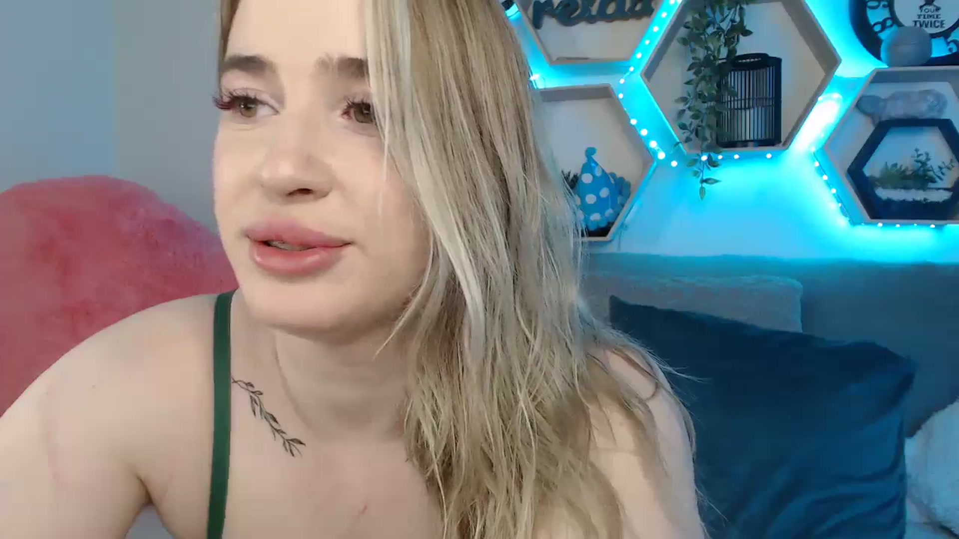 Gallery image thumbnail from SabrinaViolet's myfreecams stream on, 06/09/2025, 10:53 image 9 of 20