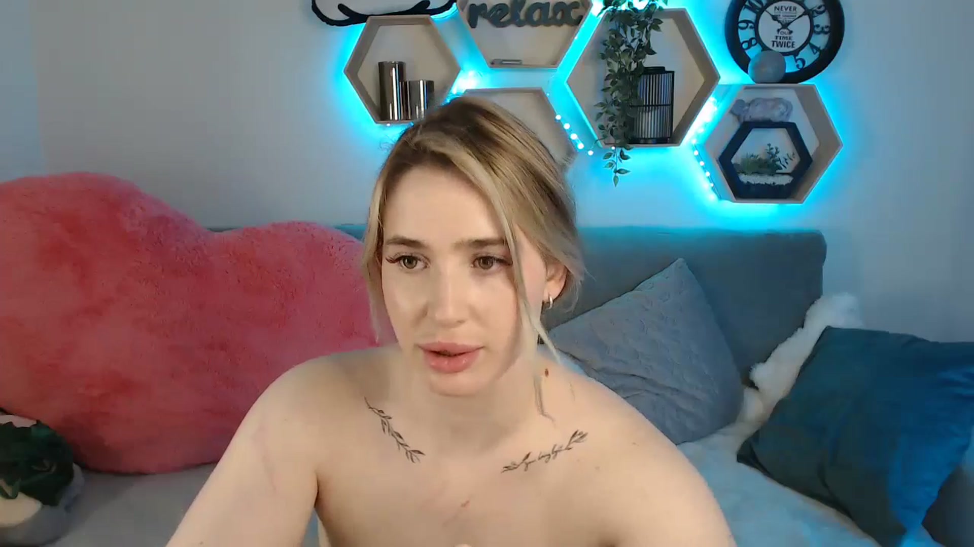 Gallery image thumbnail from SabrinaViolet's myfreecams stream on, 06/09/2025, 11:51 image 7 of 20