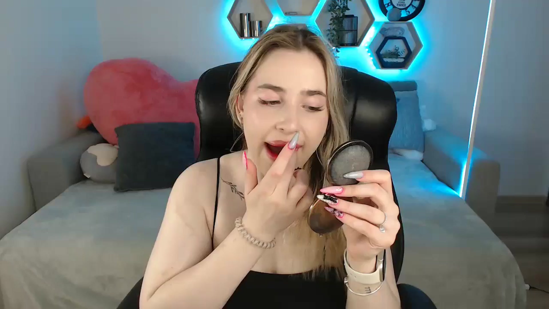 Gallery image thumbnail from SabrinaViolet's myfreecams stream on, 06/10/2025, 10:18 image 1 of 20