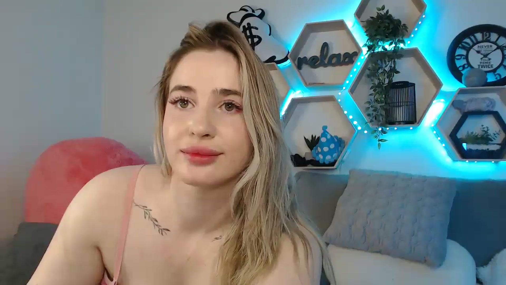 Gallery image thumbnail from SabrinaViolet's myfreecams stream on, 06/10/2025, 13:03 image 19 of 20