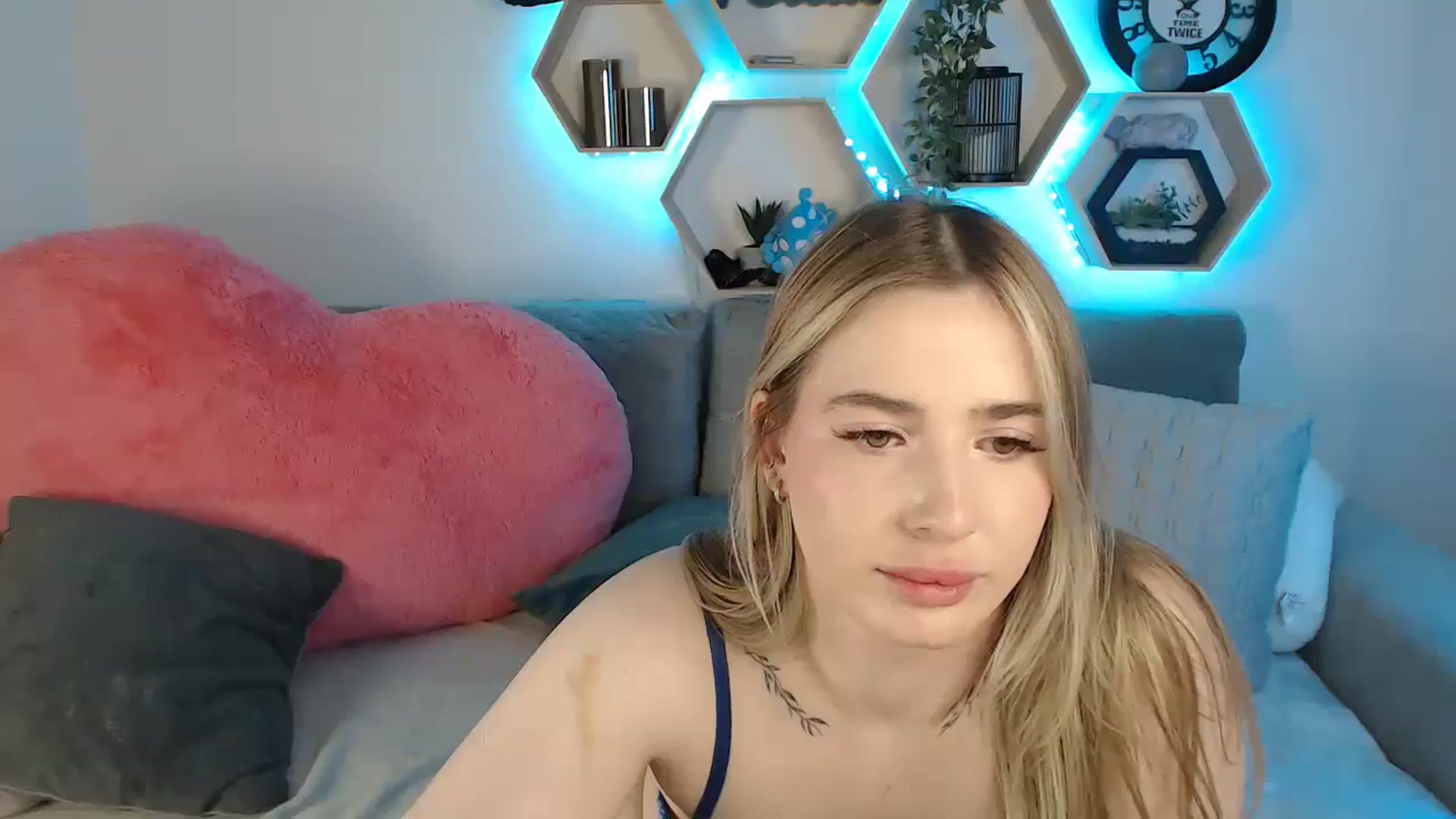 Gallery image thumbnail from SabrinaViolet's myfreecams stream on, 06/11/2025, 12:16 image 13 of 20