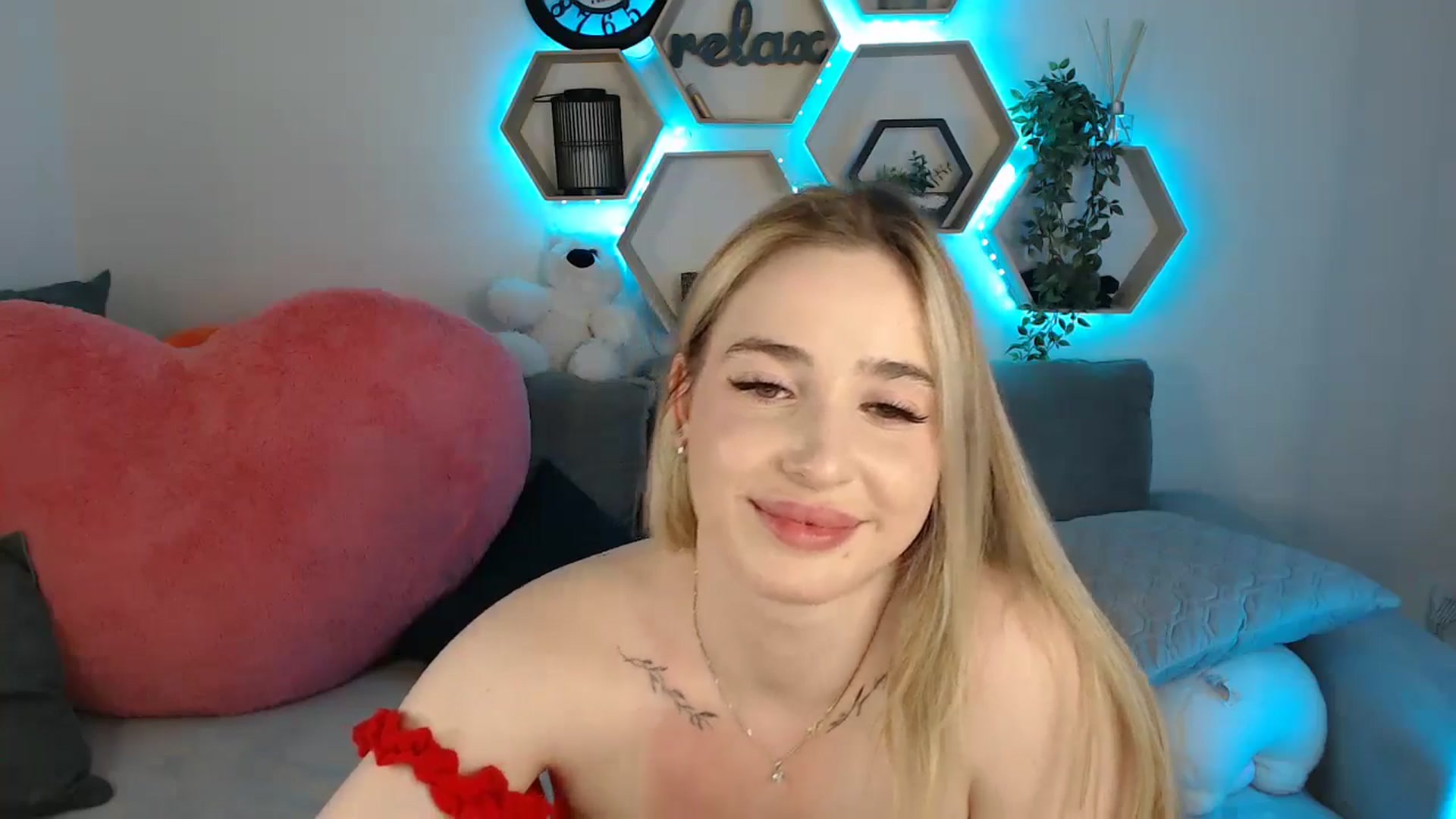 Gallery image thumbnail from SabrinaViolet's myfreecams stream on, 06/20/2025, 13:46 image 8 of 20