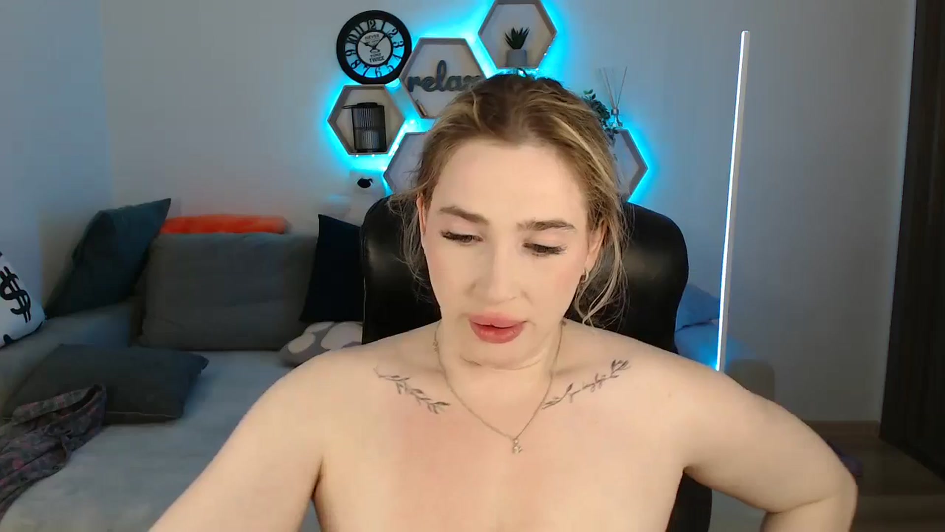 Gallery image thumbnail from SabrinaViolet's myfreecams stream on, 06/24/2025, 09:04 image 6 of 20