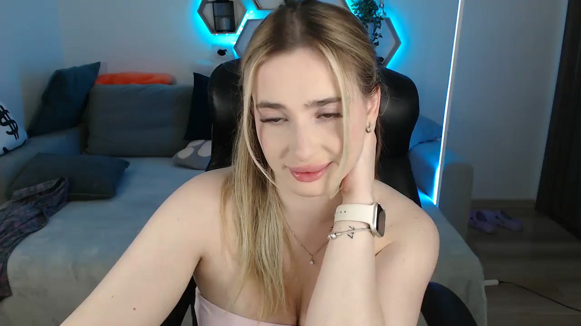 Gallery image thumbnail from SabrinaViolet's myfreecams stream on, 06/24/2025, 09:04 image 19 of 20