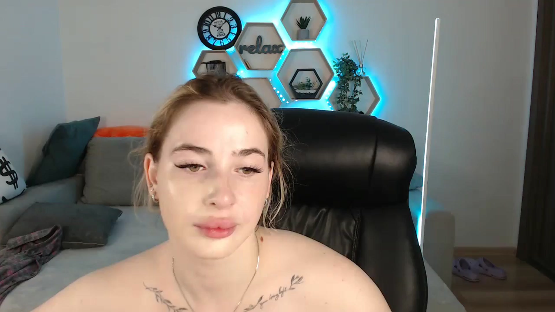 Gallery image thumbnail from SabrinaViolet's myfreecams stream on, 06/24/2025, 09:04 image 1 of 20