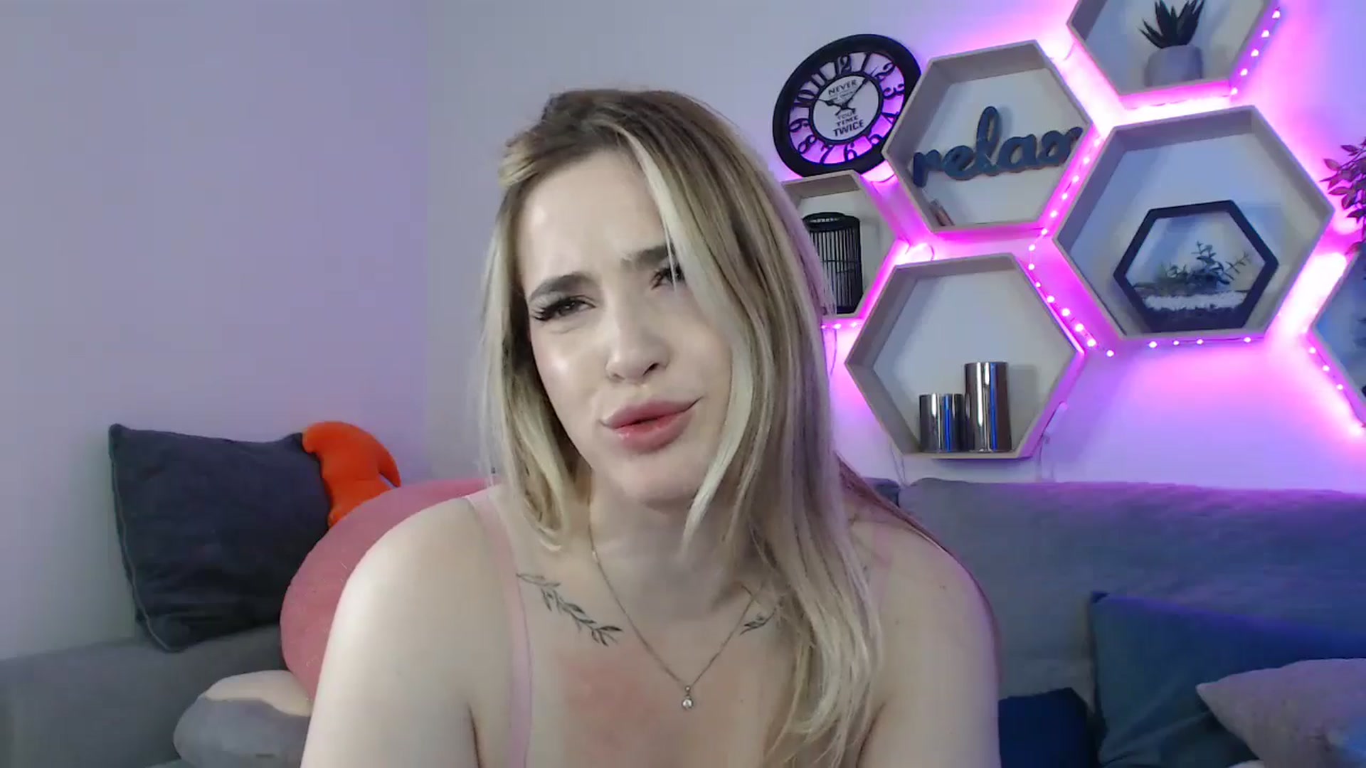 Gallery image thumbnail from SabrinaViolet's myfreecams stream on, 06/27/2025, 11:52 image 14 of 20