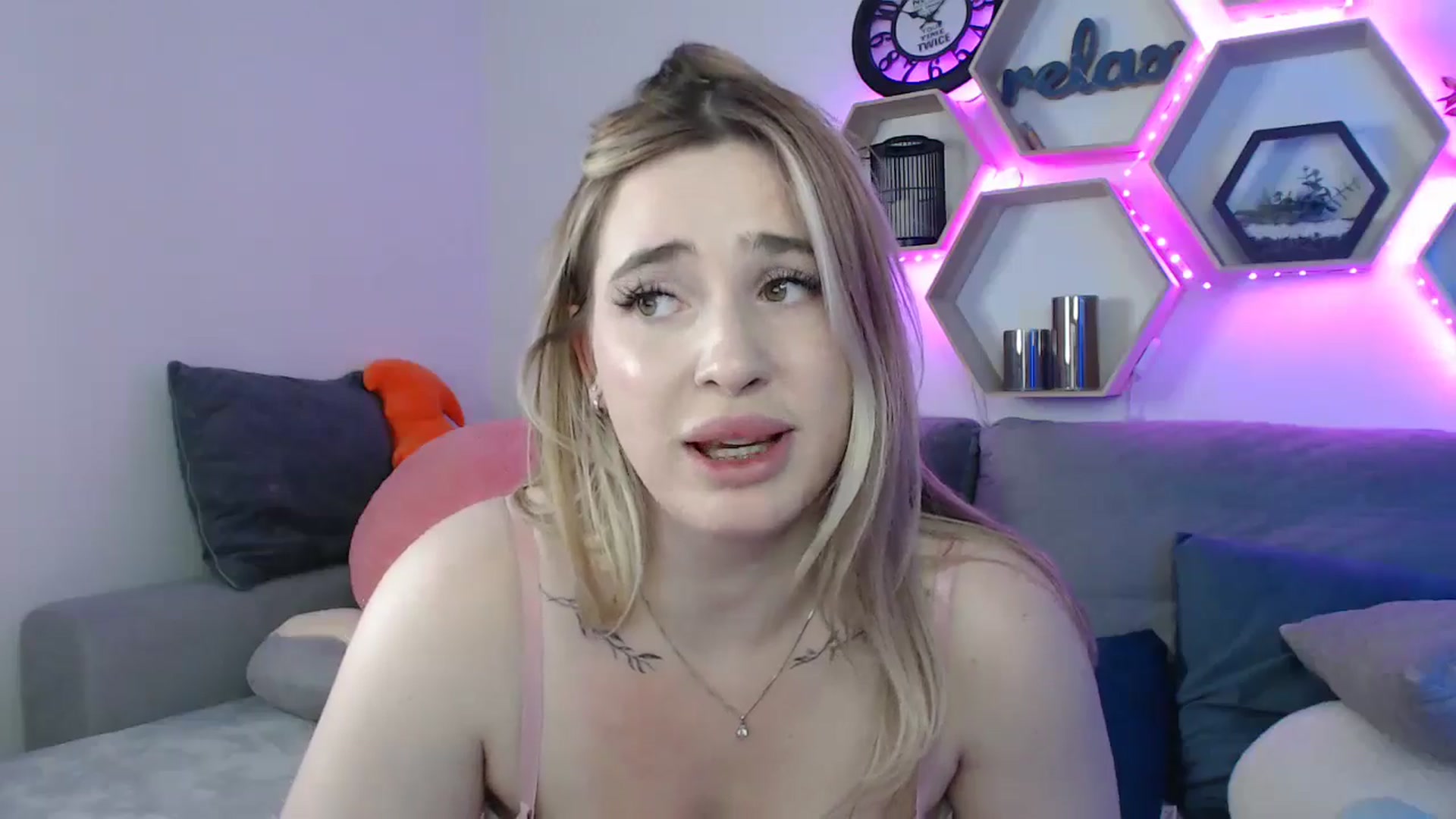 Gallery image thumbnail from SabrinaViolet's myfreecams stream on, 06/27/2025, 11:52 image 17 of 20