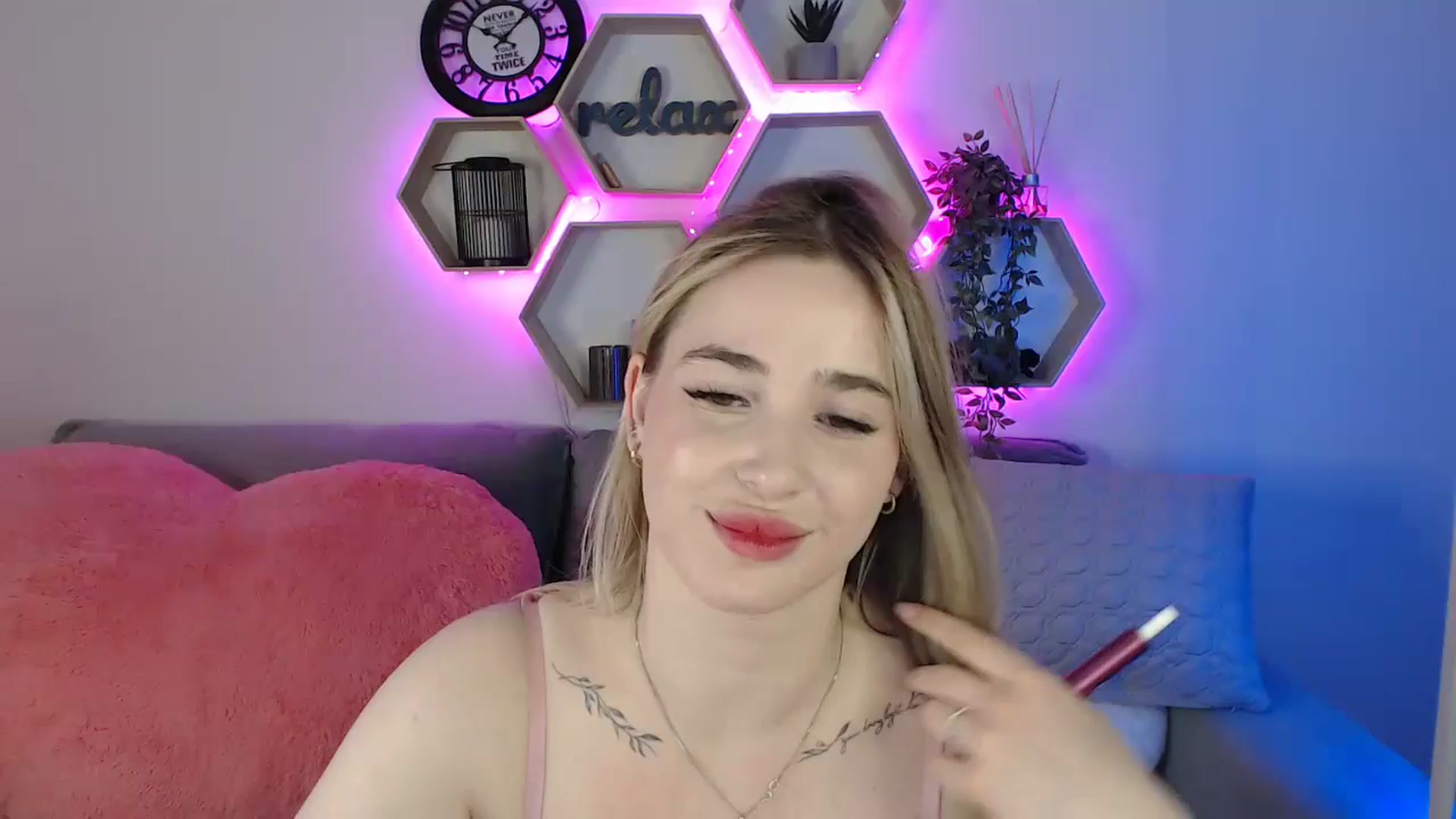 Gallery image thumbnail from SabrinaViolet's myfreecams stream on, 06/27/2025, 13:21 image 2 of 20