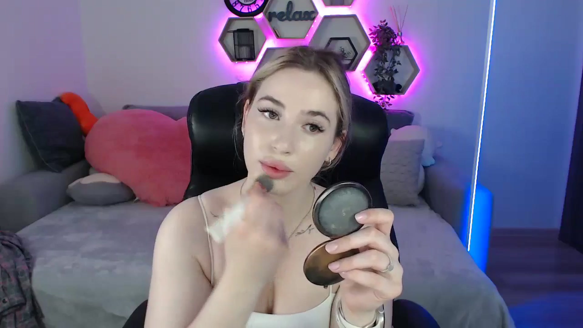 Gallery image thumbnail from SabrinaViolet's myfreecams stream on, 06/28/2025, 09:21 image 2 of 20