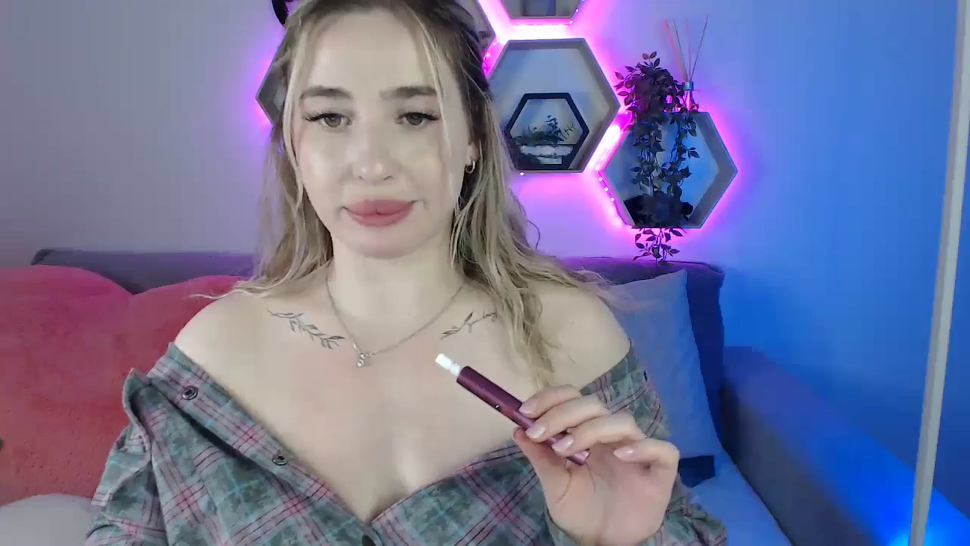 Gallery image thumbnail from SabrinaViolet's myfreecams stream on, 06/29/2025, 13:01 image 18 of 20