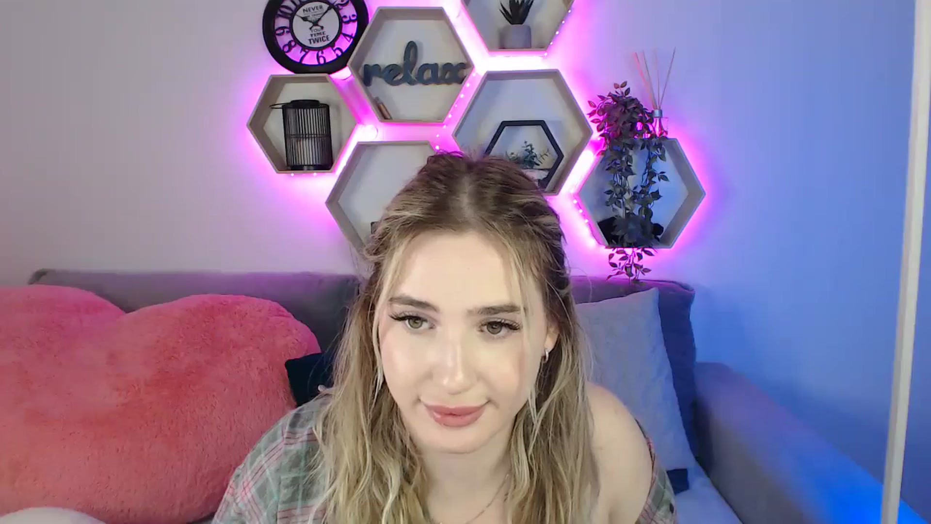 Gallery image thumbnail from SabrinaViolet's myfreecams stream on, 06/29/2025, 13:01 image 6 of 20
