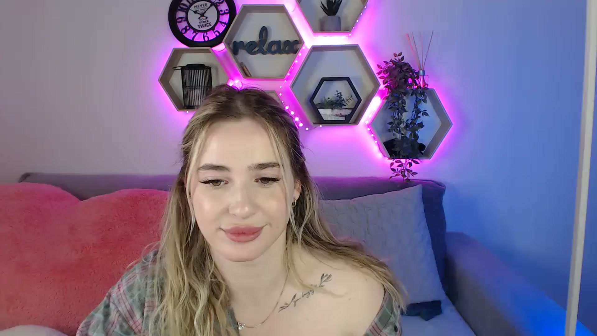 Gallery image thumbnail from SabrinaViolet's myfreecams stream on, 06/29/2025, 13:01 image 1 of 20