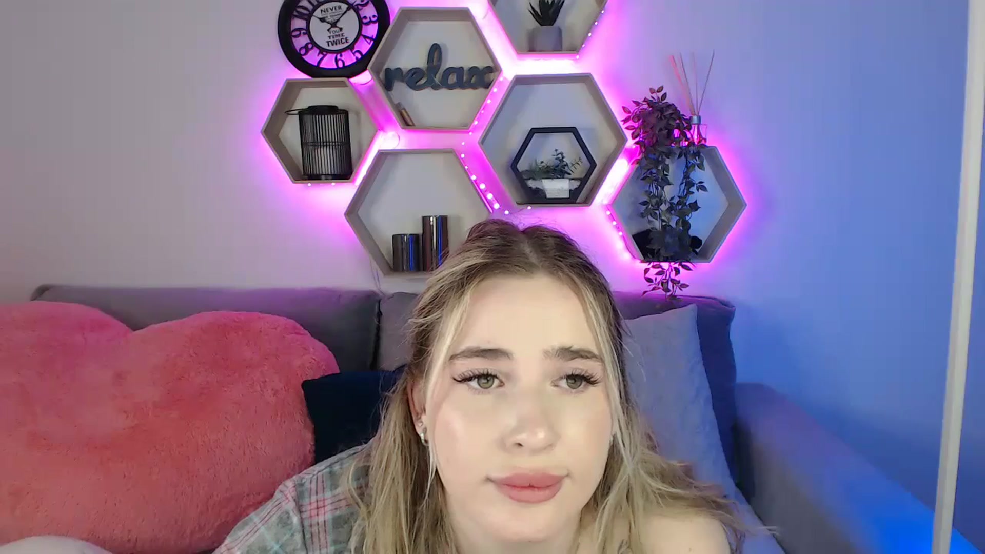 Gallery image thumbnail from SabrinaViolet's myfreecams stream on, 06/29/2025, 13:01 image 15 of 20