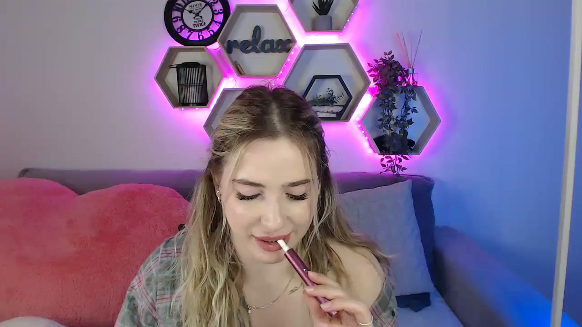 Gallery image thumbnail from SabrinaViolet's myfreecams stream on, 06/29/2025, 13:01 image 3 of 20