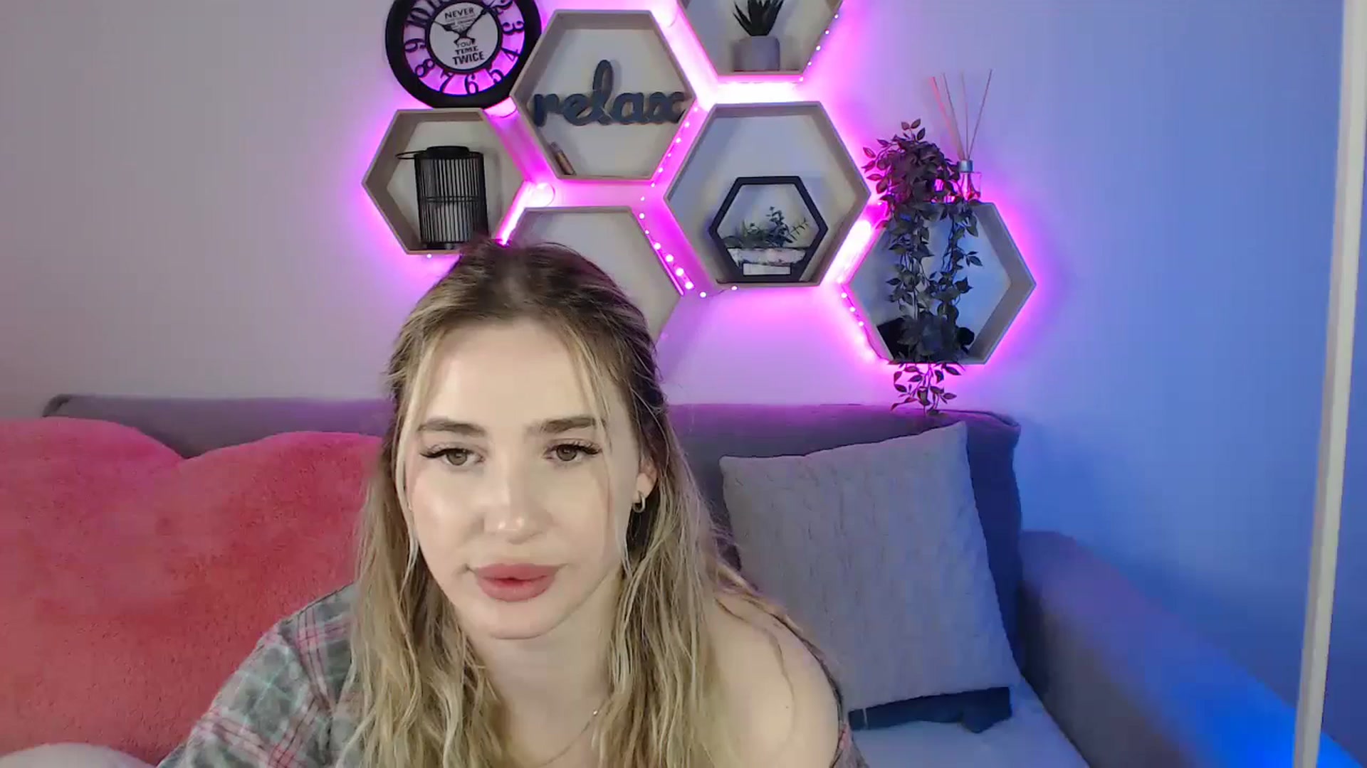 Gallery image thumbnail from SabrinaViolet's myfreecams stream on, 06/29/2025, 13:01 image 10 of 20