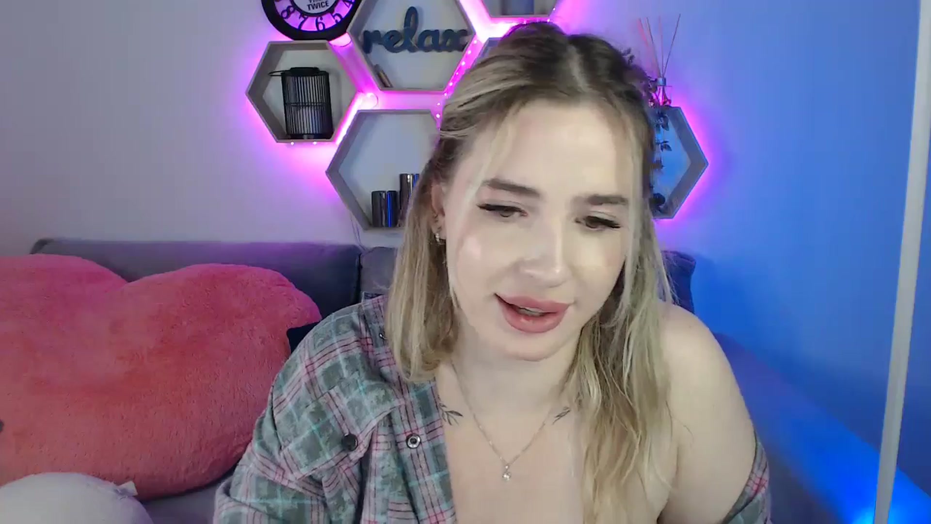 Gallery image thumbnail from SabrinaViolet's myfreecams stream on, 06/29/2025, 13:55 image 19 of 20