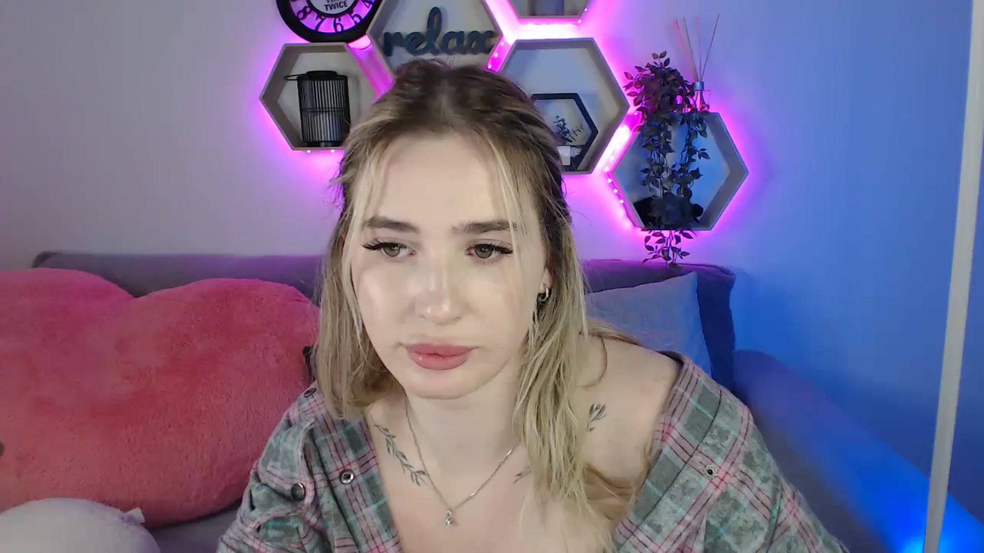 Gallery image thumbnail from SabrinaViolet's myfreecams stream on, 06/29/2025, 13:55 image 18 of 20