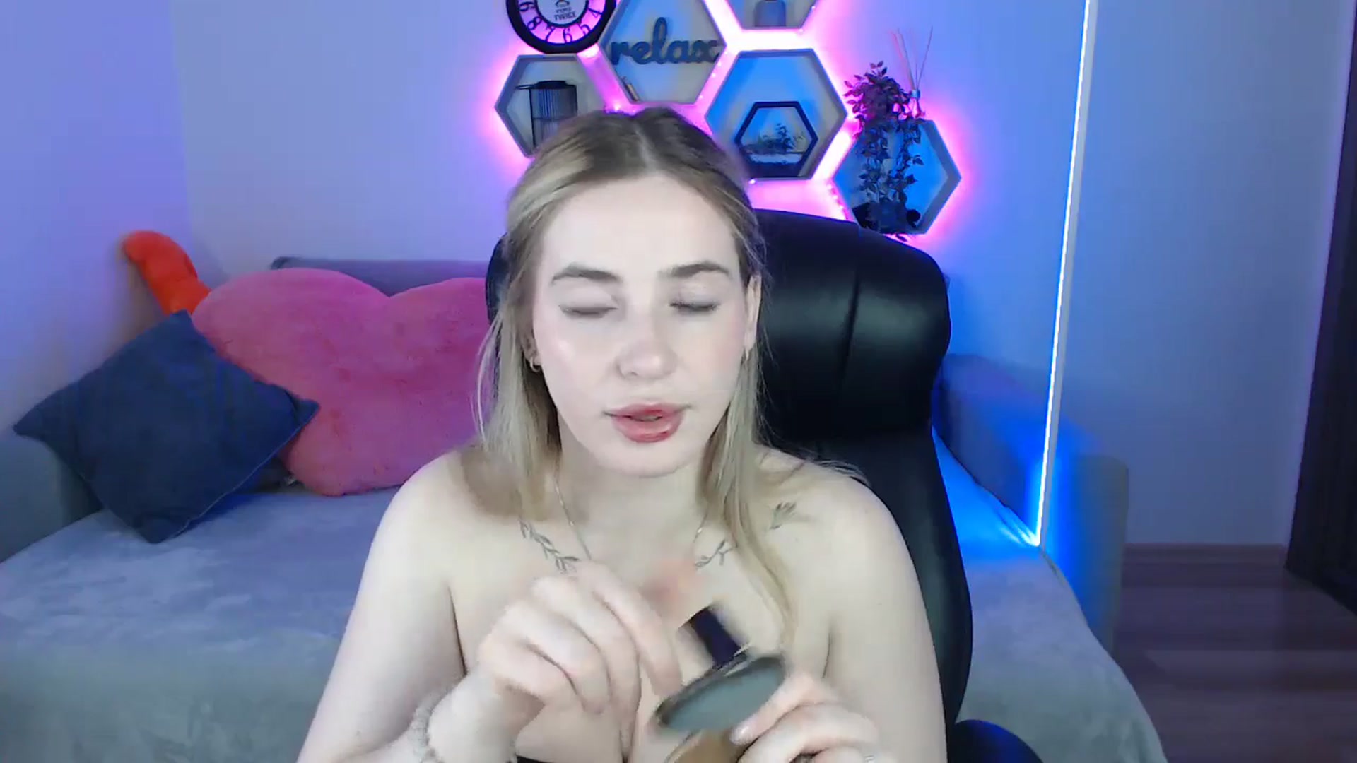 Gallery image thumbnail from SabrinaViolet's myfreecams stream on, 06/30/2025, 09:27 image 2 of 20