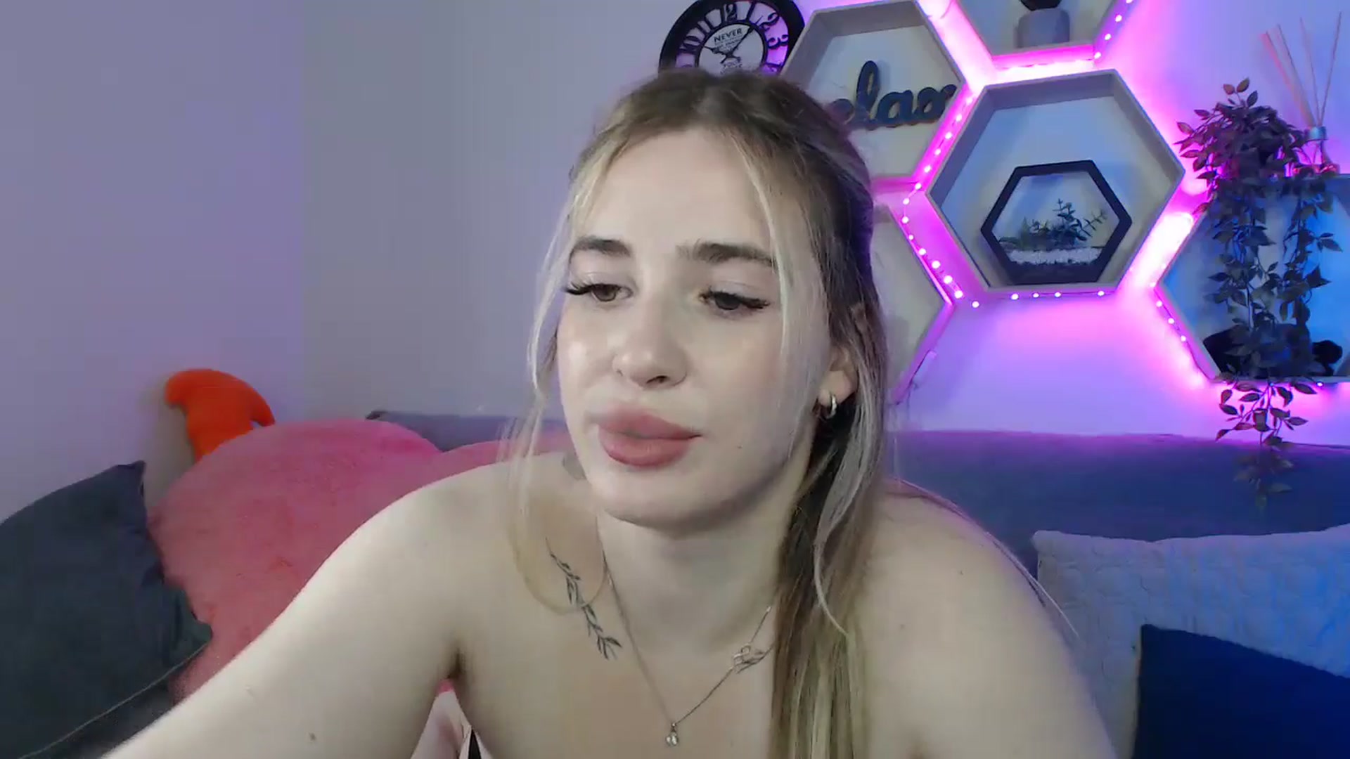 Gallery image thumbnail from SabrinaViolet's myfreecams stream on, 06/30/2025, 11:52 image 13 of 20