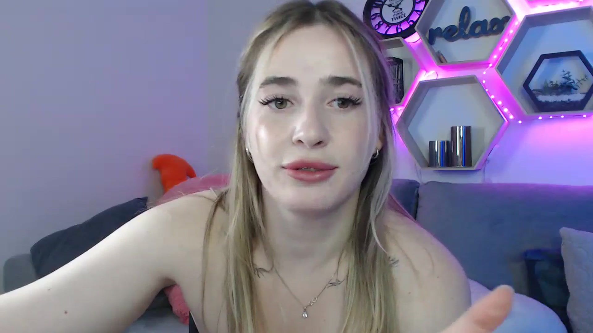 Gallery image thumbnail from SabrinaViolet's myfreecams stream on, 06/30/2025, 12:10 image 4 of 20