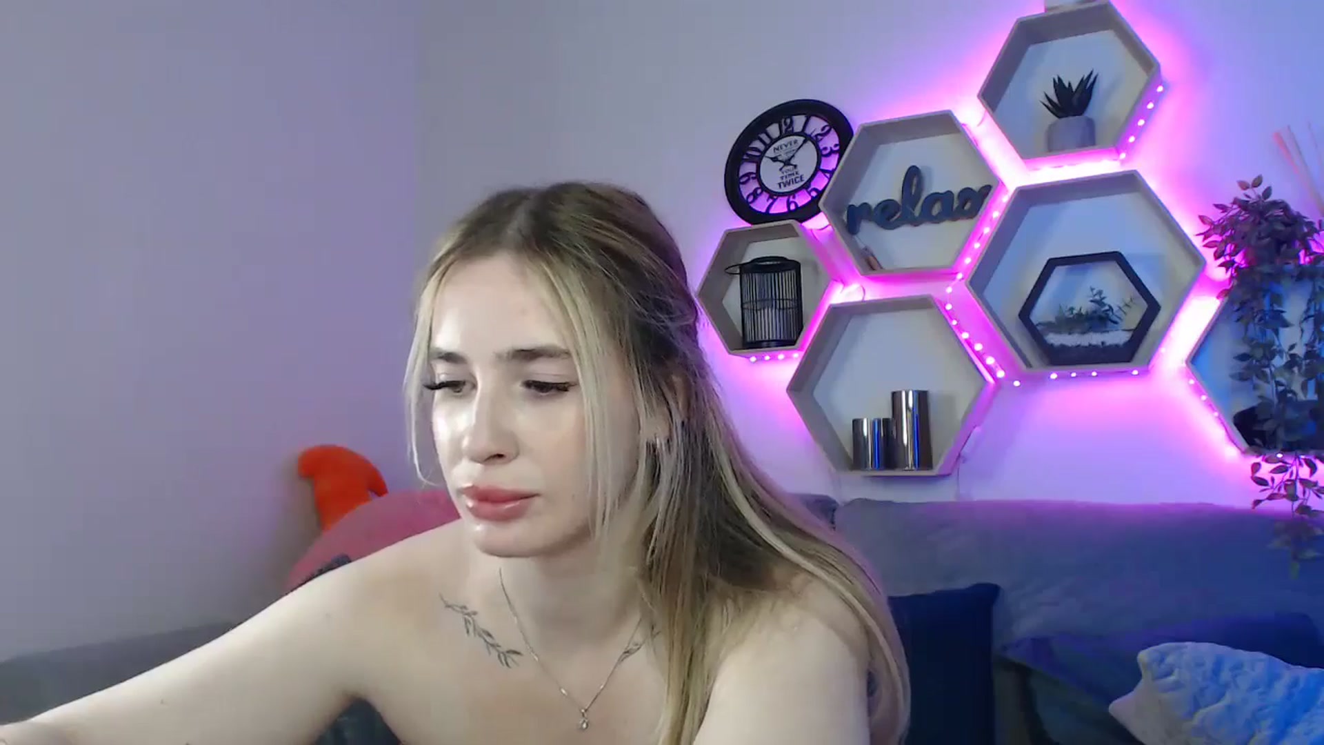 Gallery image thumbnail from SabrinaViolet's myfreecams stream on, 06/30/2025, 13:20 image 19 of 20