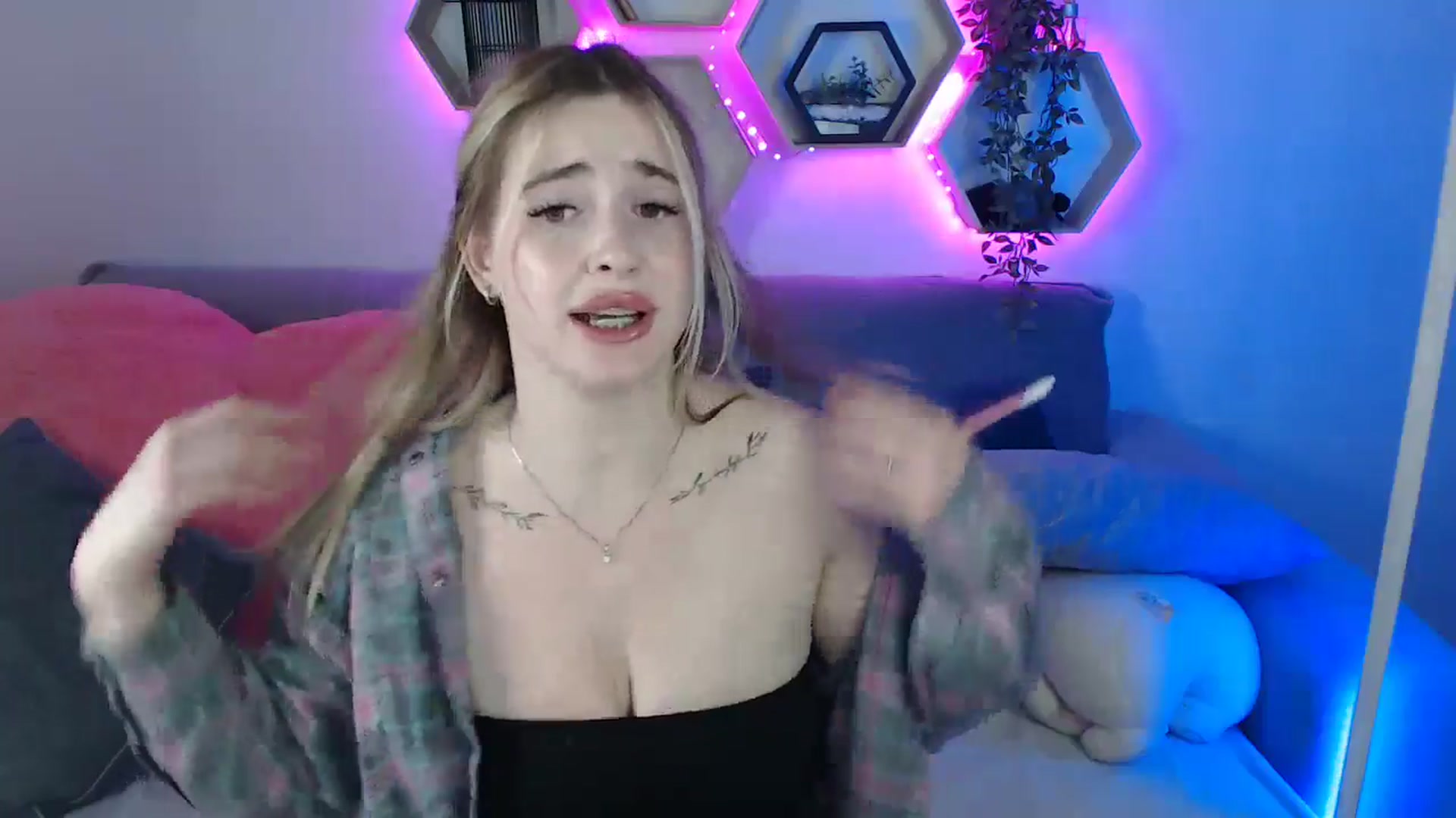 Gallery image thumbnail from SabrinaViolet's myfreecams stream on, 06/30/2025, 13:56 image 14 of 20
