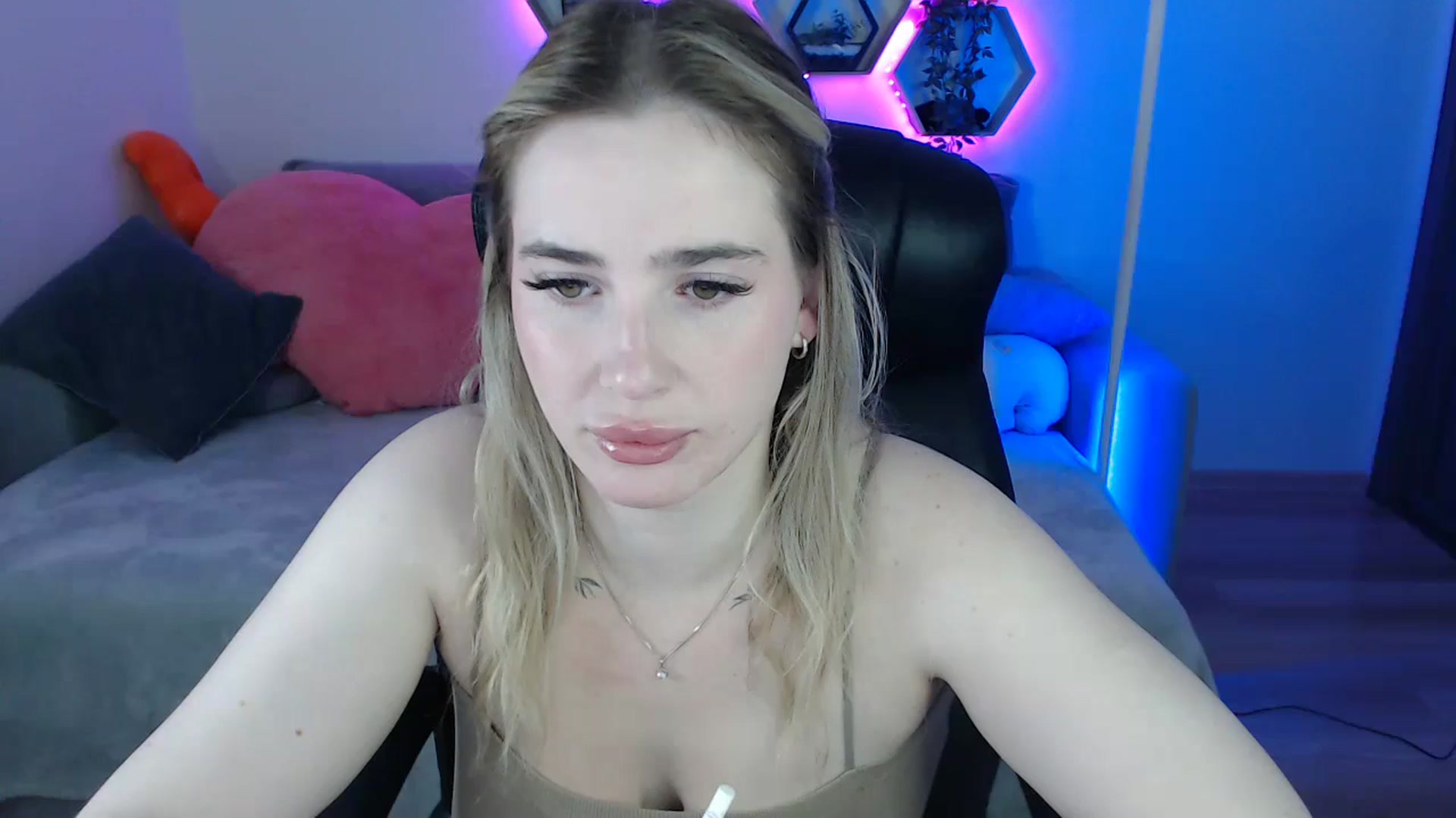 Gallery image thumbnail from SabrinaViolet's myfreecams stream on, 07/01/2025, 09:32 image 10 of 20