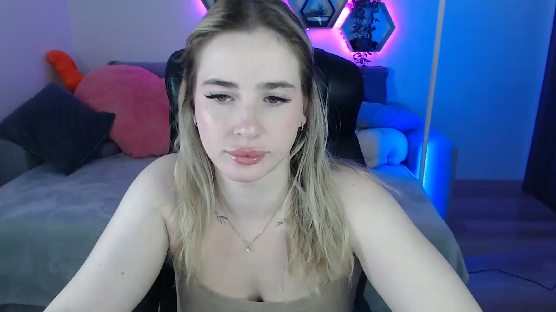 Gallery image thumbnail from SabrinaViolet's myfreecams stream on, 07/01/2025, 09:32 image 11 of 20