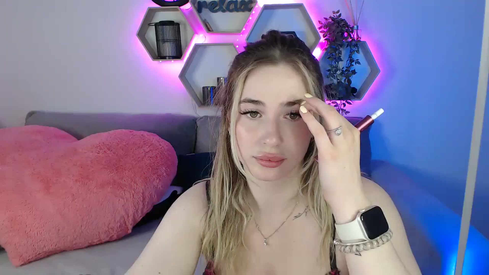 Gallery image thumbnail from SabrinaViolet's myfreecams stream on, 07/01/2025, 10:59 image 7 of 20