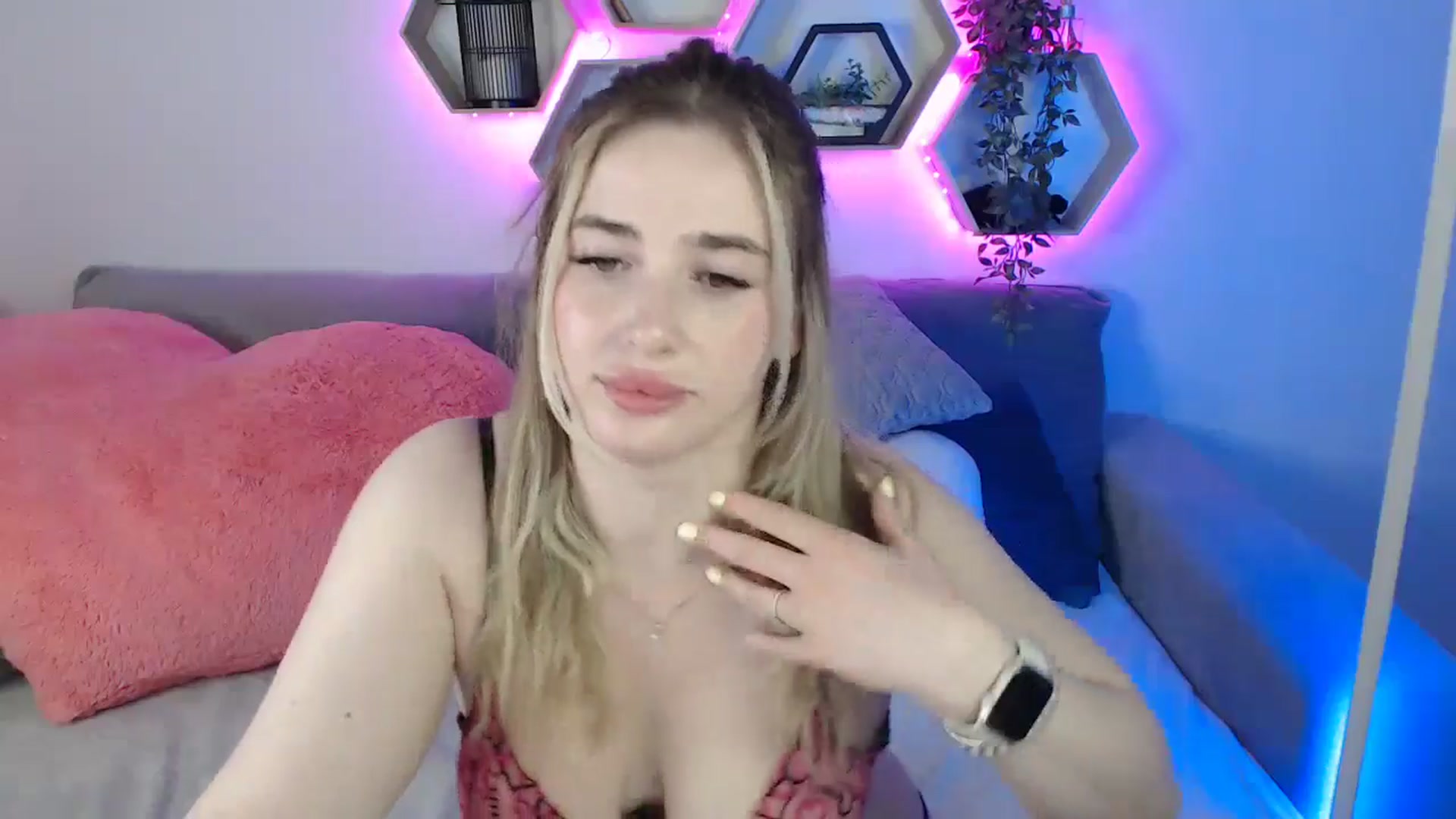 Gallery image thumbnail from SabrinaViolet's myfreecams stream on, 07/01/2025, 10:59 image 16 of 20