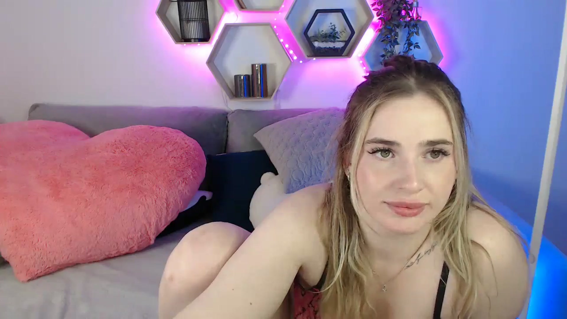 Gallery image thumbnail from SabrinaViolet's myfreecams stream on, 07/01/2025, 10:59 image 20 of 20