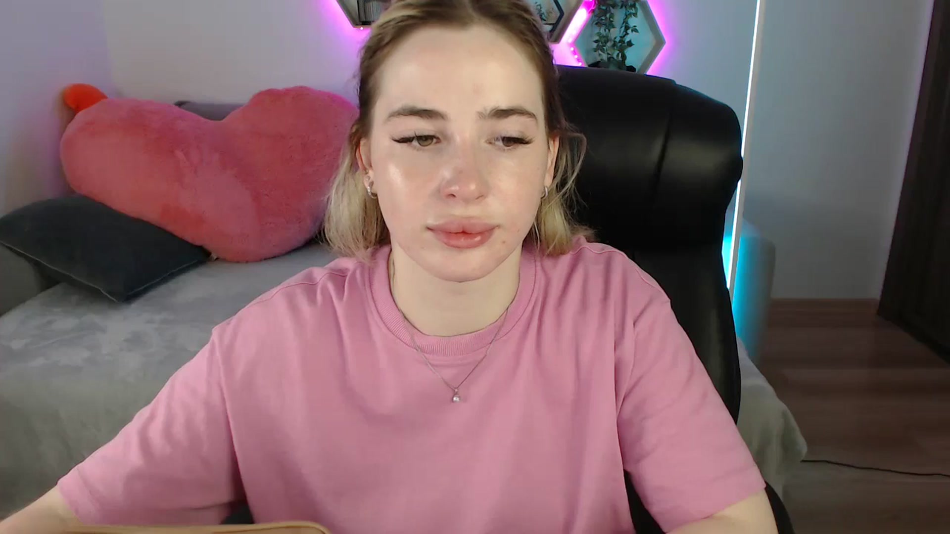 Gallery image thumbnail from SabrinaViolet's myfreecams stream on, 07/04/2025, 08:32 image 7 of 20