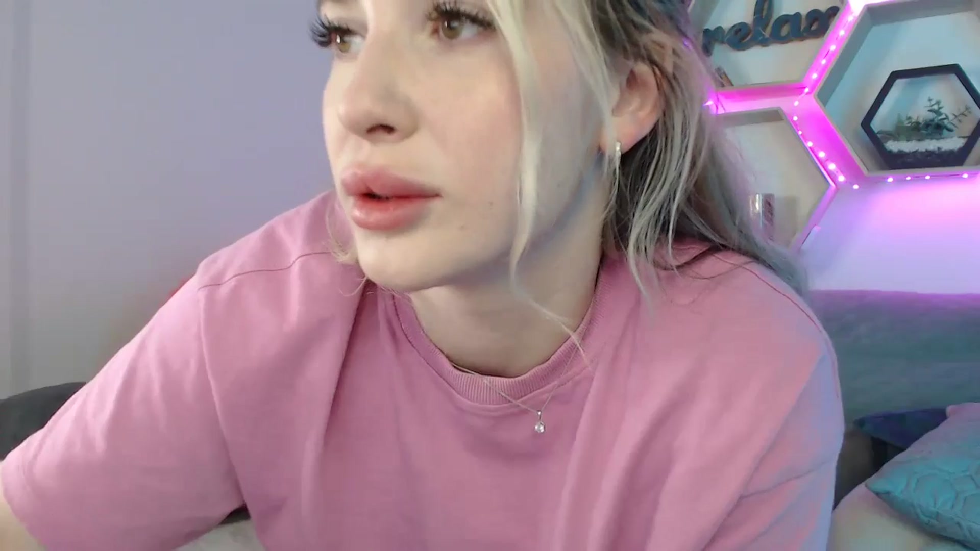 Gallery image thumbnail from SabrinaViolet's myfreecams stream on, 07/04/2025, 09:36 image 19 of 20